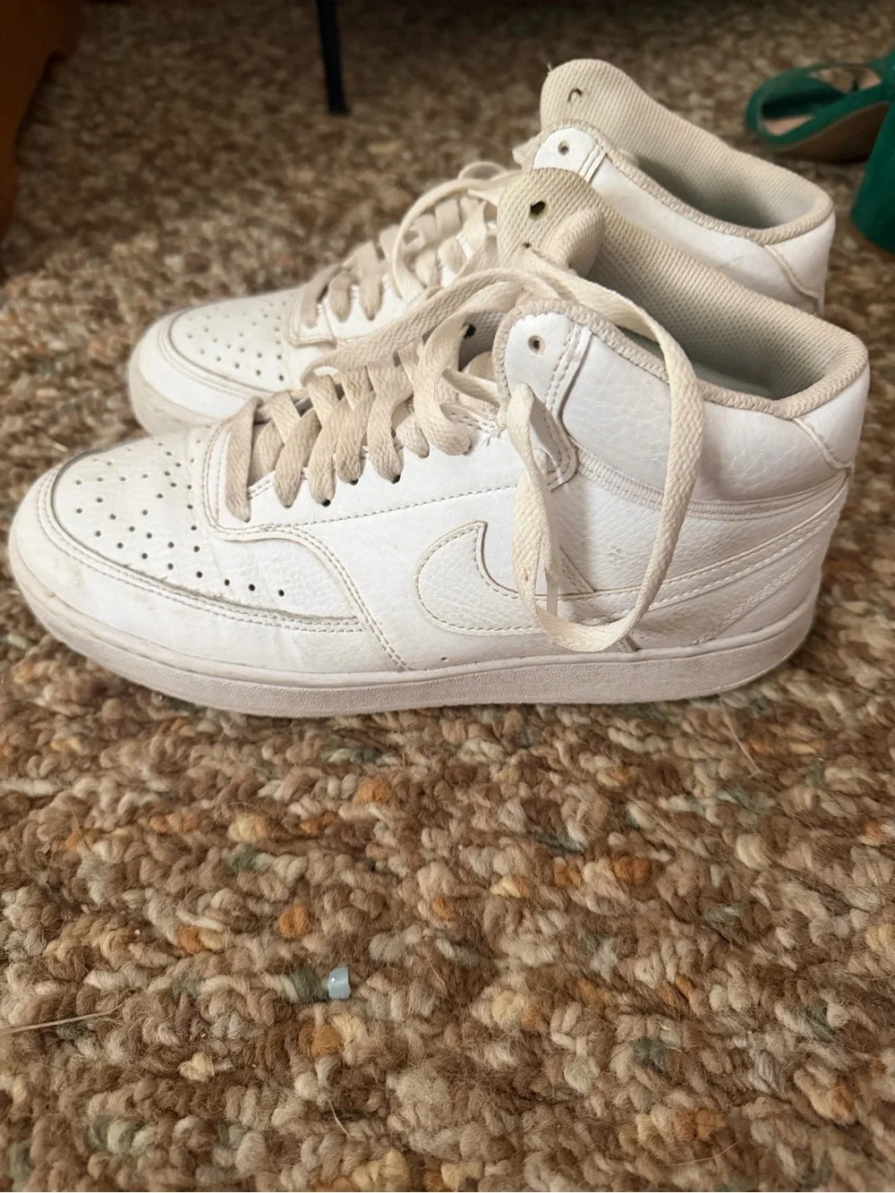 Nike white low